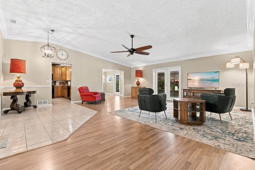 Casas a venda 2 - Jen Dantas 3742 SUTTERS MILL CIRCLE