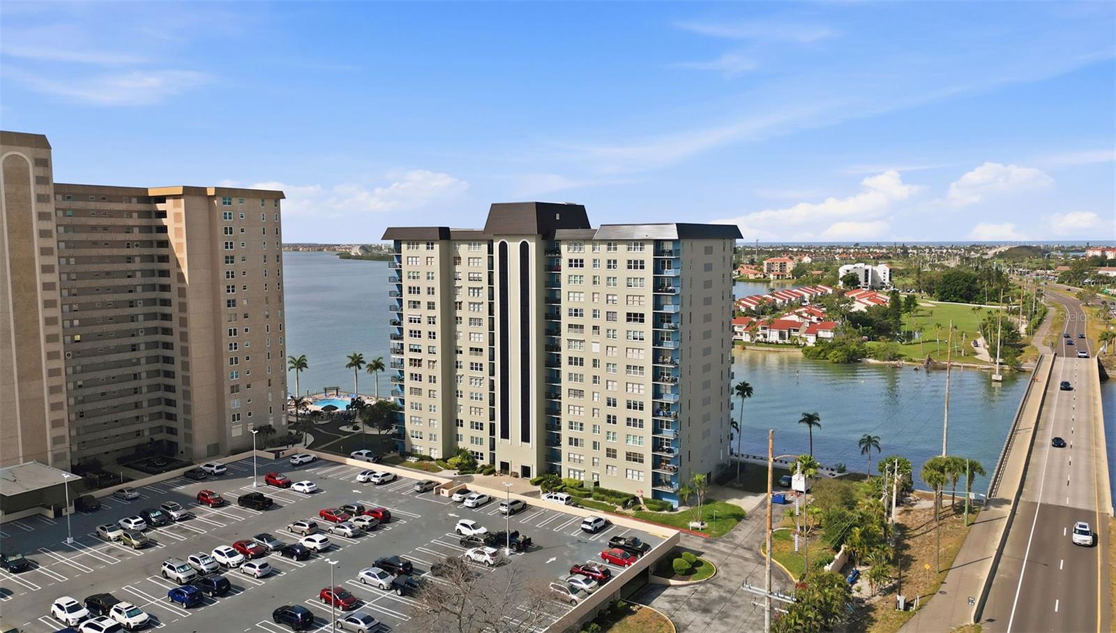 BAYWAY ISLES POINT BRITTANY FIVE - Residential