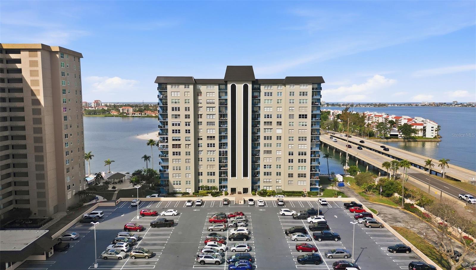 BAYWAY ISLES POINT BRITTANY FIVE - Residential