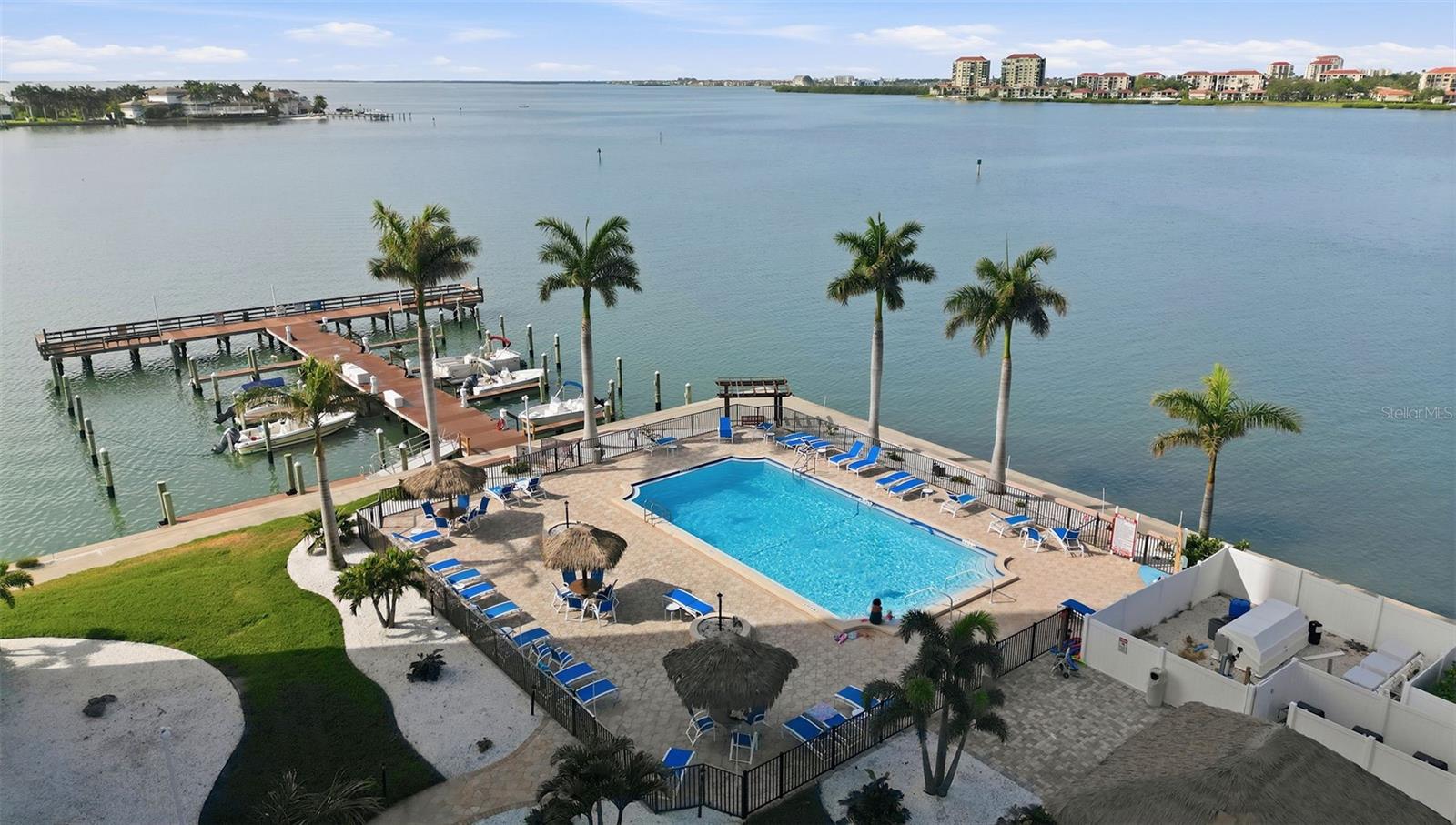 BAYWAY ISLES POINT BRITTANY FIVE - Residential