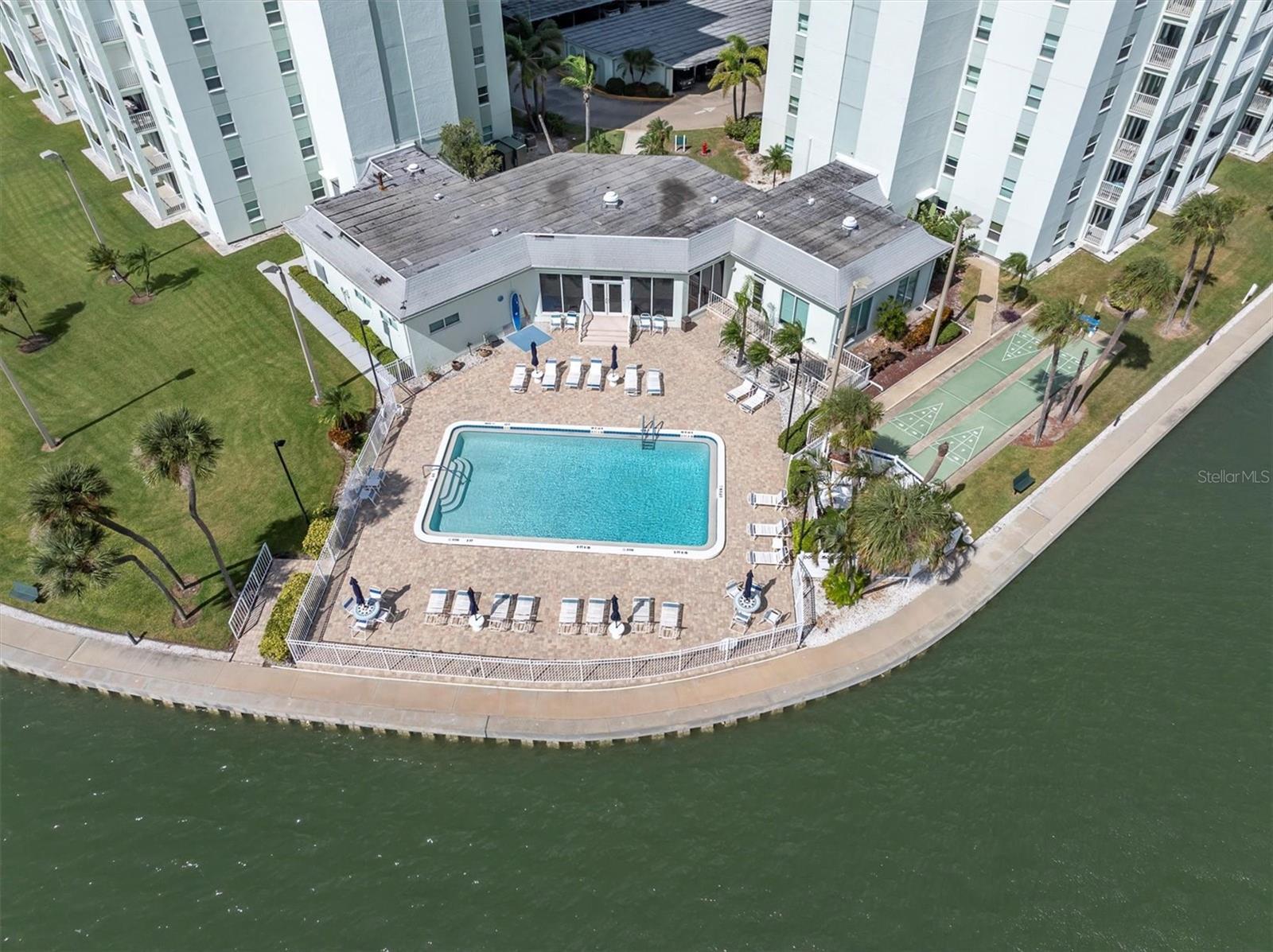 THREE PALMS POINTE CONDO - Residential