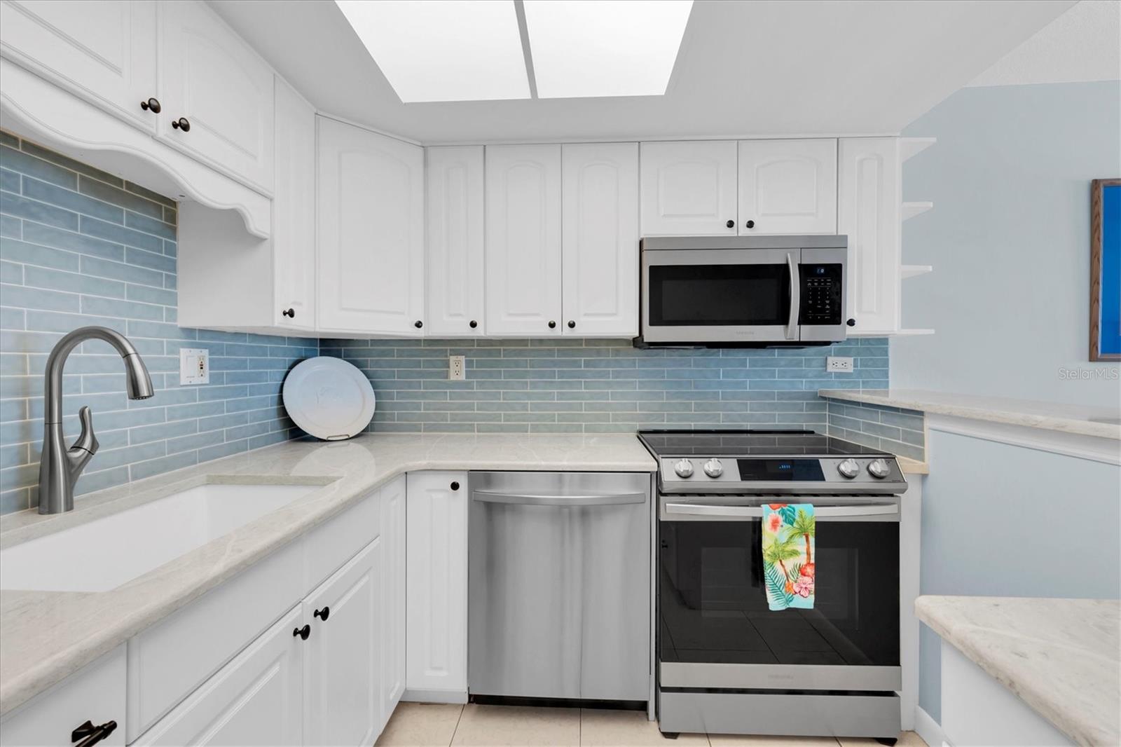 THREE PALMS POINTE CONDO - Residential