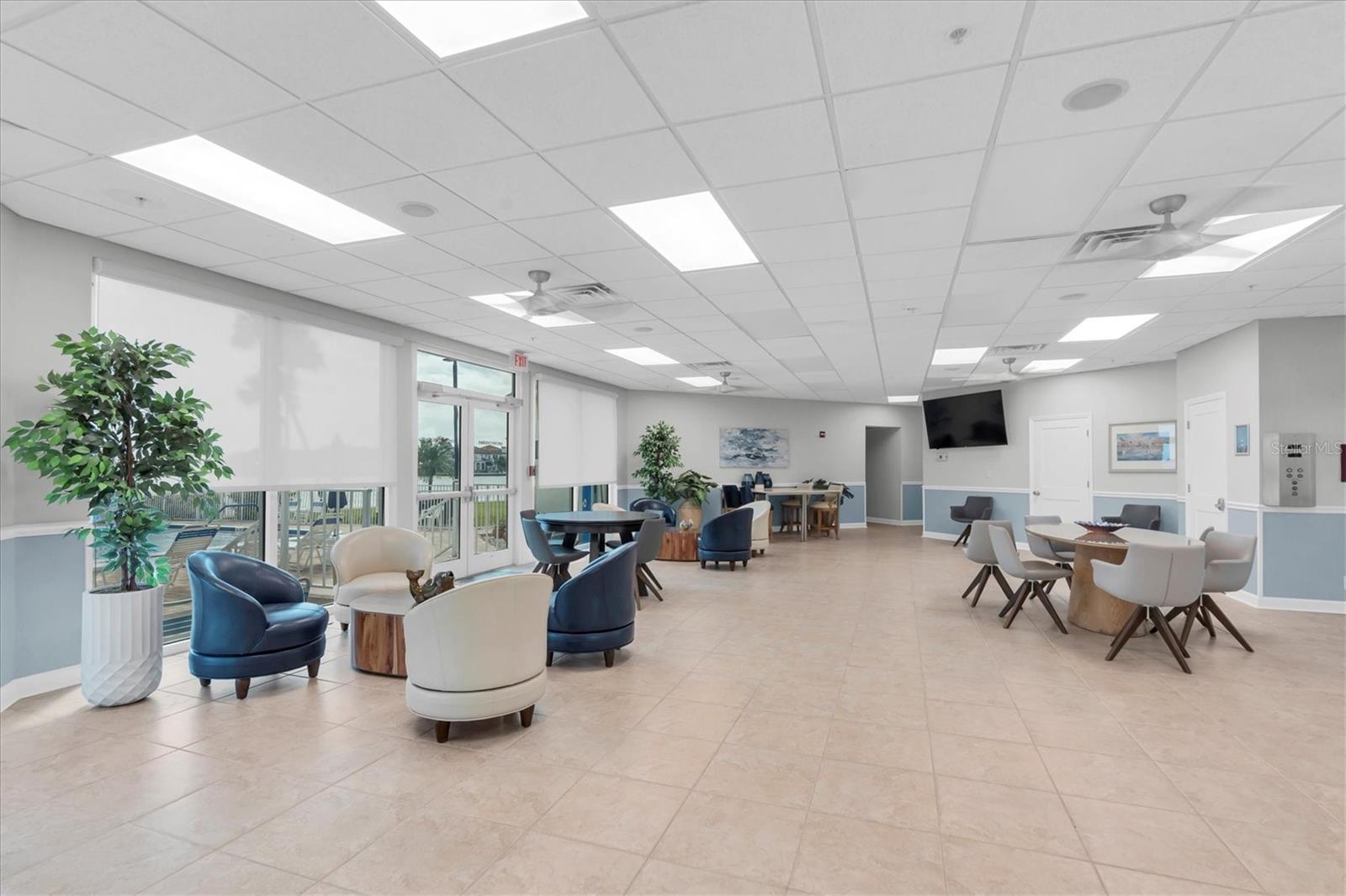 THREE PALMS POINTE CONDO - Residential