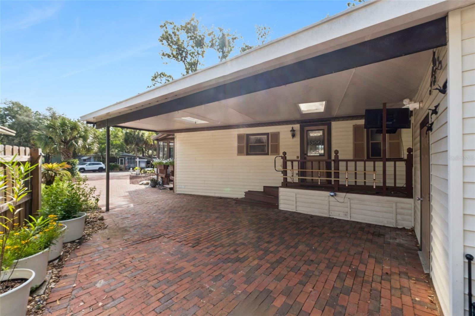 571 PINE NEEDLE COURT