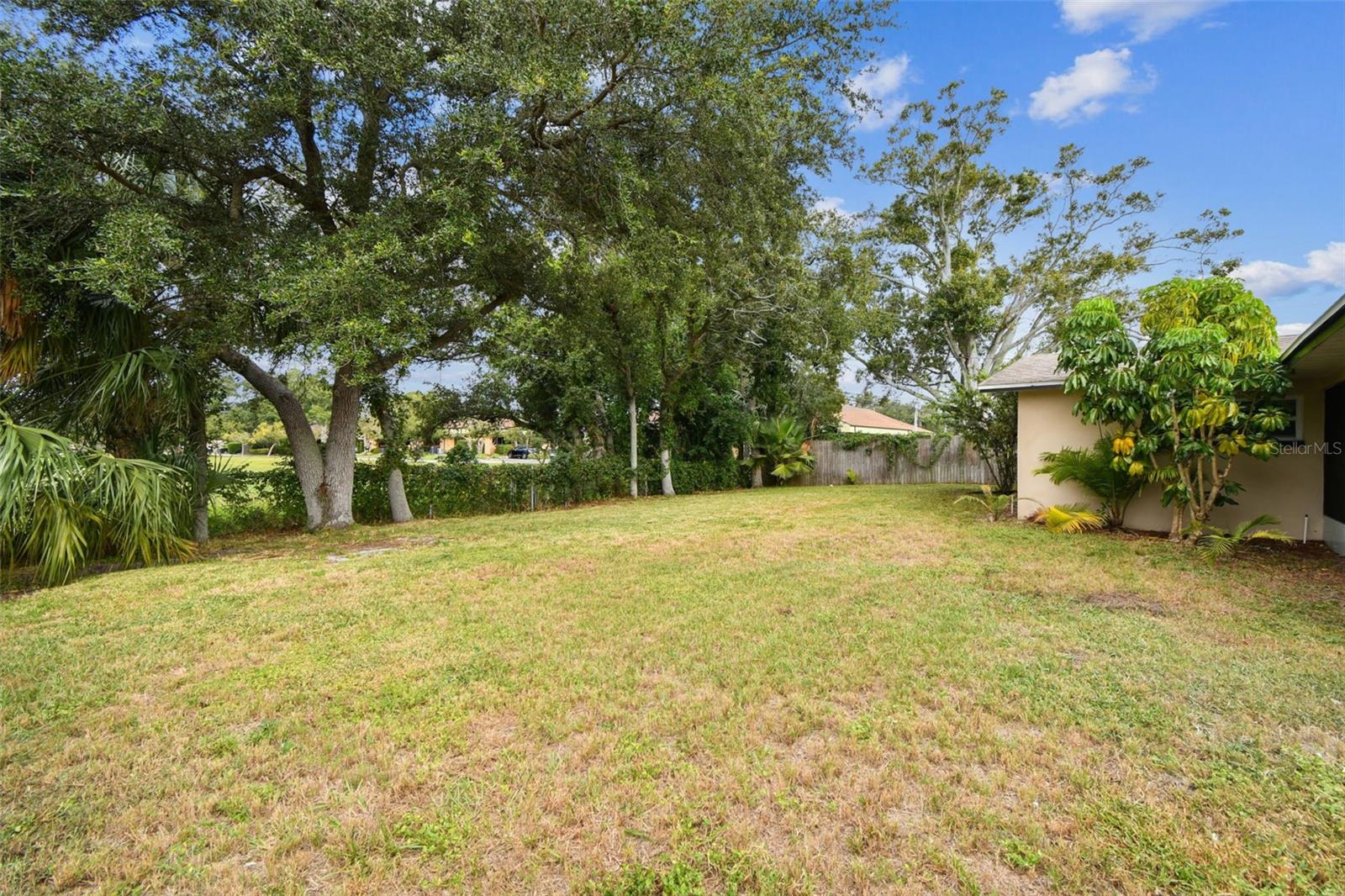 COLLEGE HILL PARK - Residential