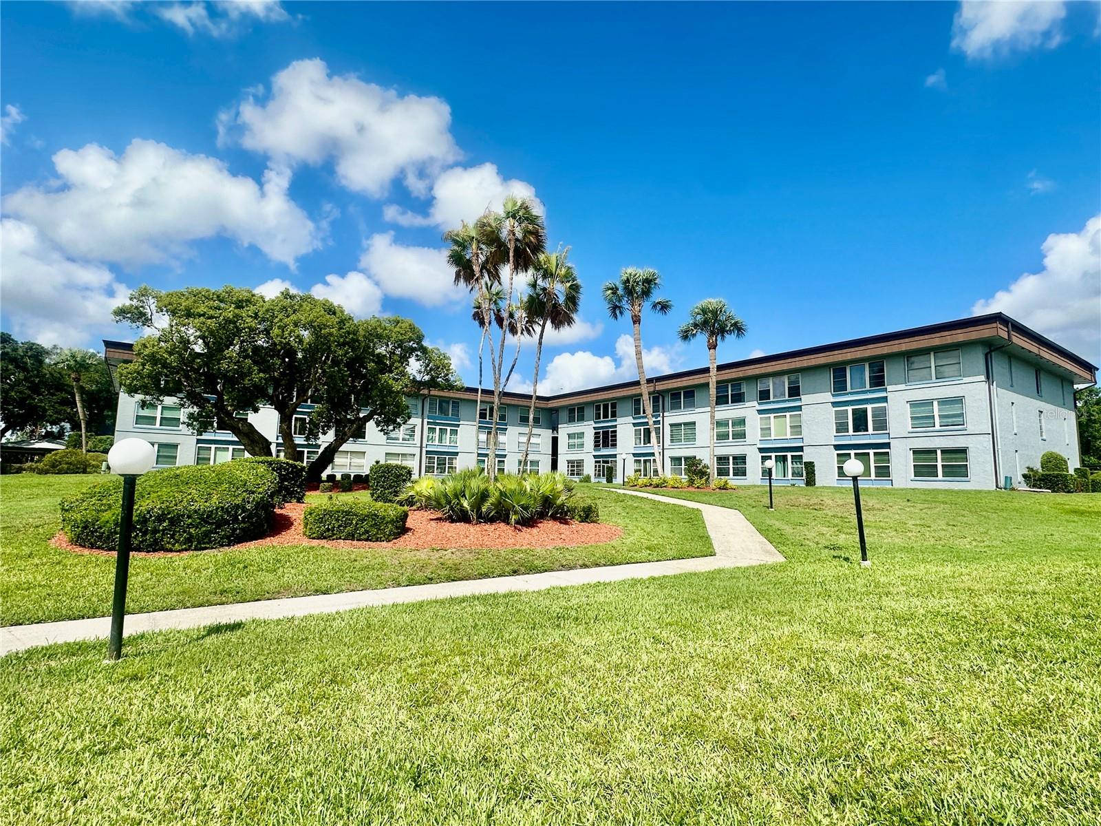 333 LAKE HOWARD DRIVE NW 304B
