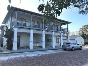 Fantastic location in Downtown Punta Gorda, walkable and just blocks to local restaurants, shopping, parks and waterfront. 2nd floor corner unit with high ceilings and a spacious living room is ready for a new occupant. Large balcony overlooks downtown area. Water and sewer are included in rent