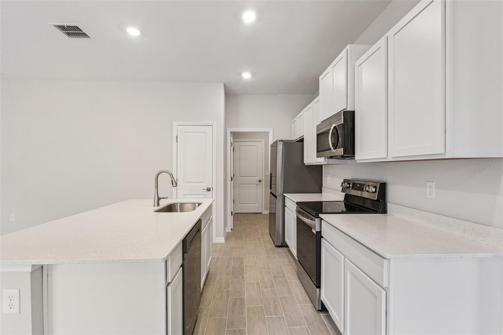 MARION OAKS UN 05 - Residential Lease