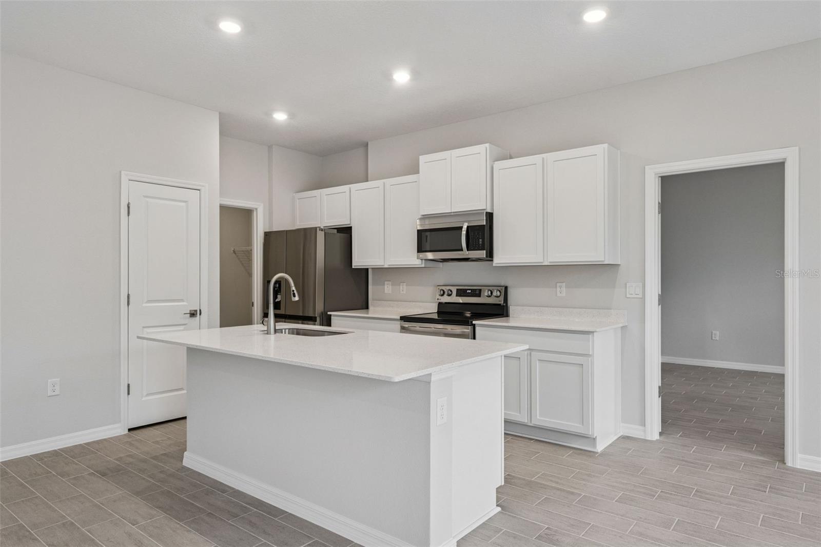 MARION OAKS UN 05 - Residential Lease