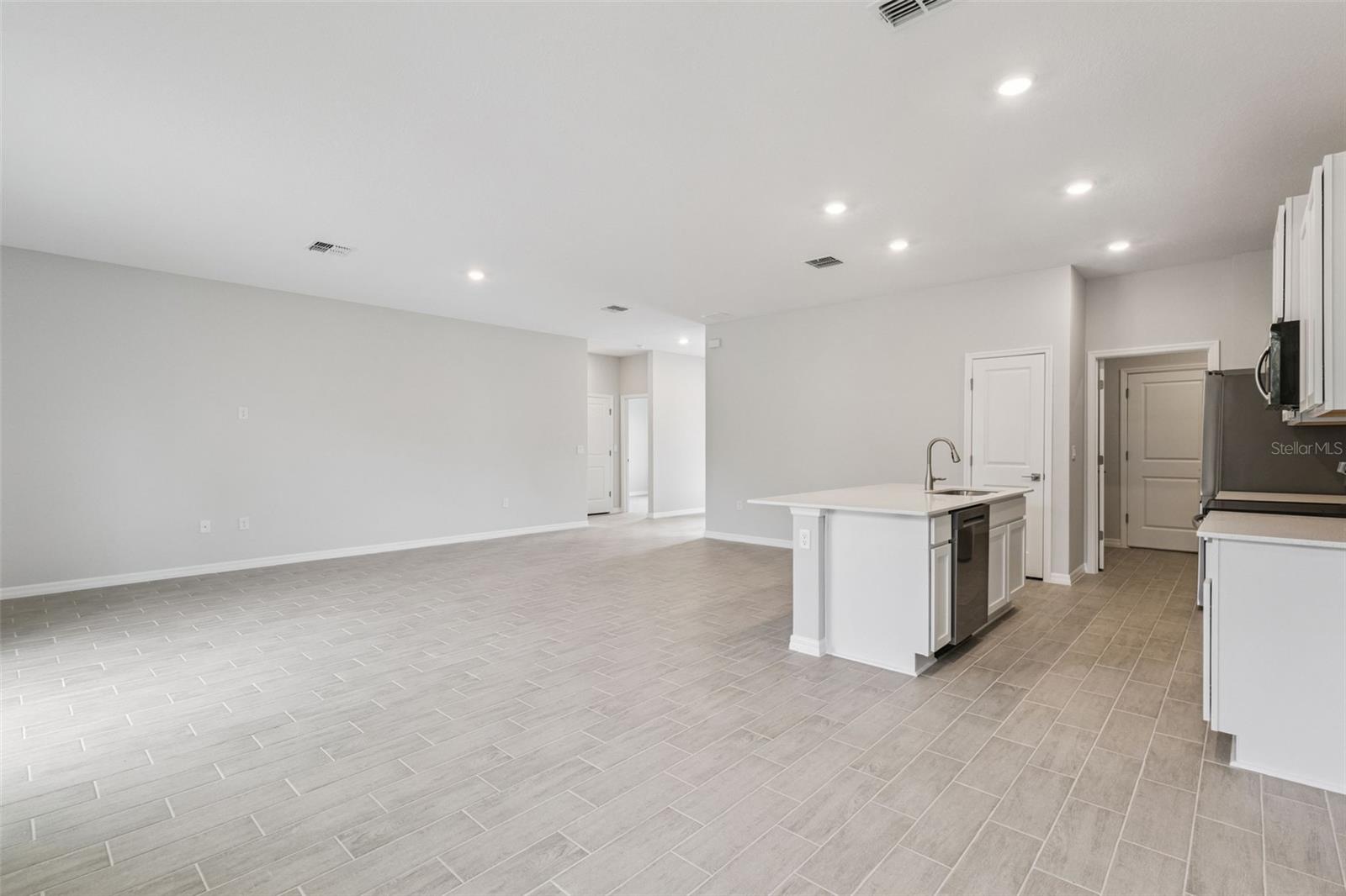 MARION OAKS UN 05 - Residential Lease