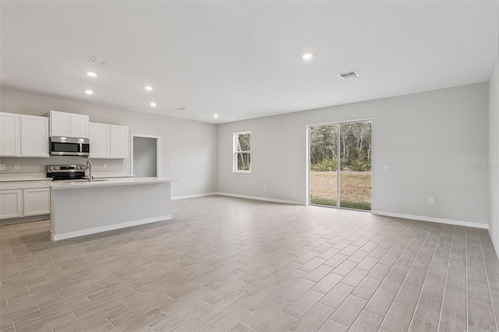 MARION OAKS UN 05 - Residential Lease