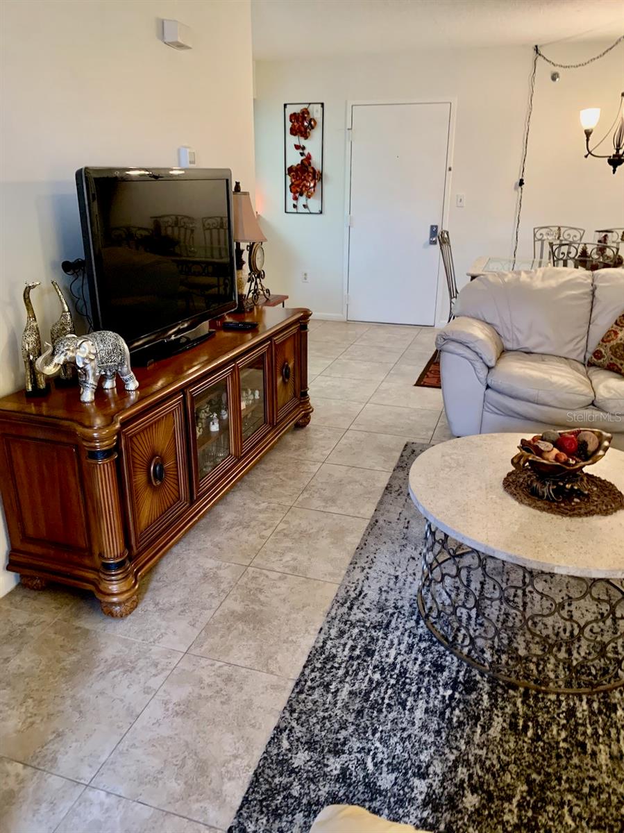 PROMENADES WEST - Residential Lease