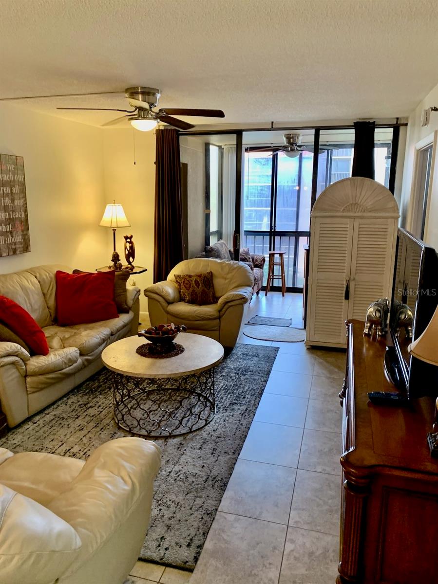 PROMENADES WEST - Residential Lease