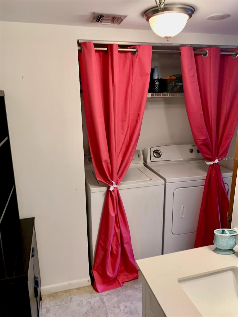 PROMENADES WEST - Residential Lease