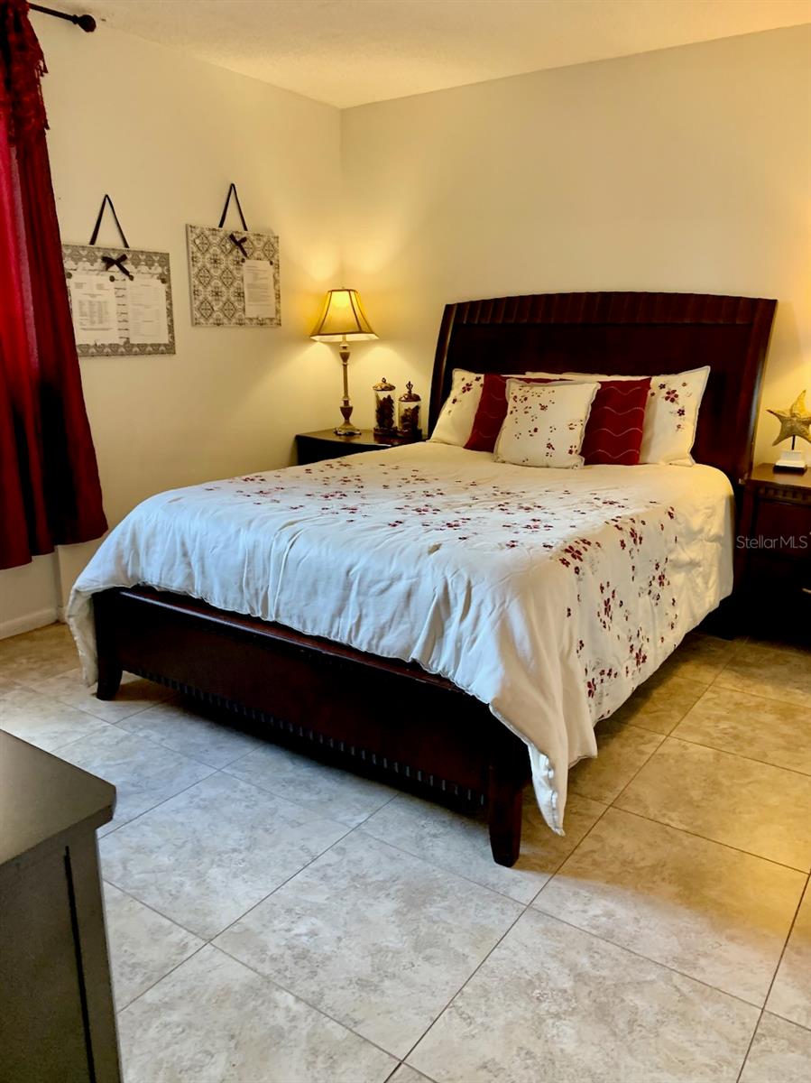 PROMENADES WEST - Residential Lease