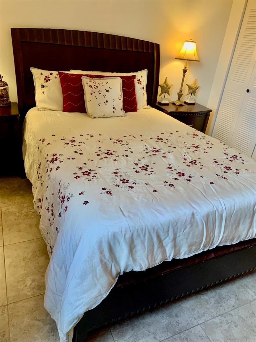 PROMENADES WEST - Residential Lease