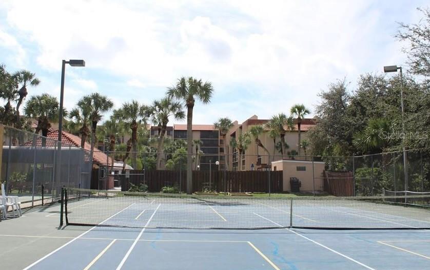 PROMENADES WEST - Residential Lease