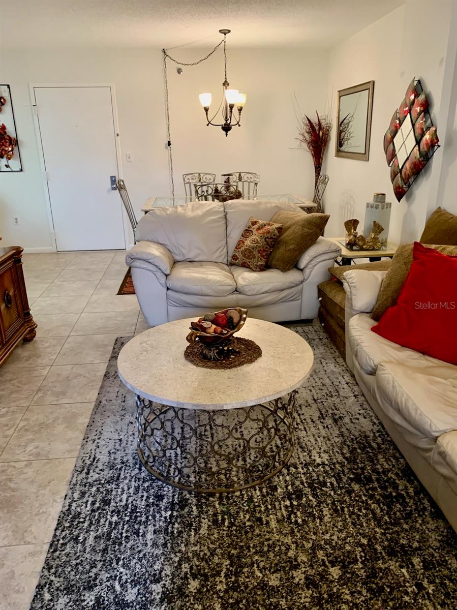 PROMENADES WEST - Residential Lease