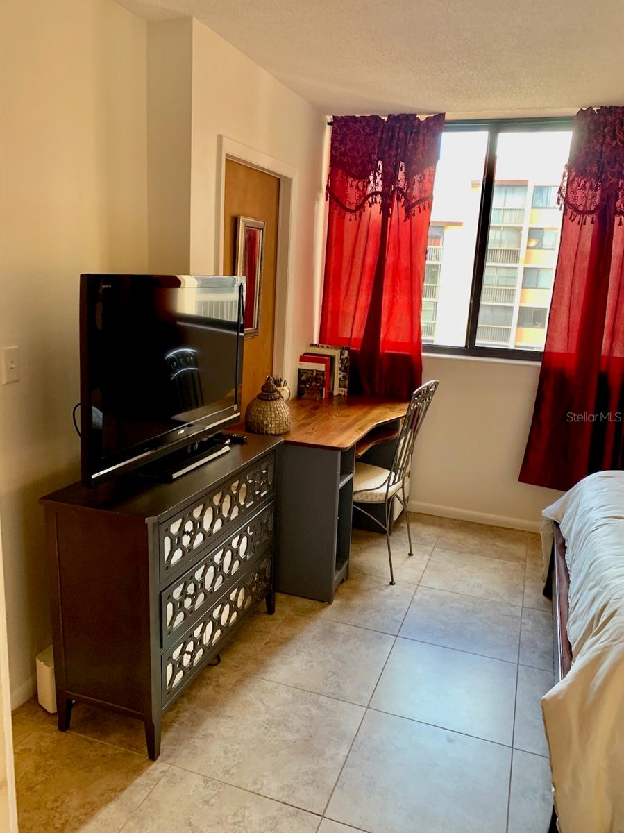 PROMENADES WEST - Residential Lease