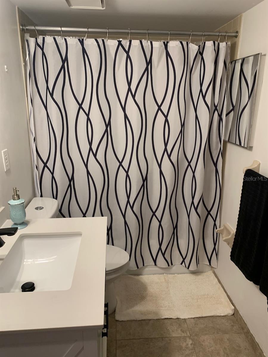 PROMENADES WEST - Residential Lease