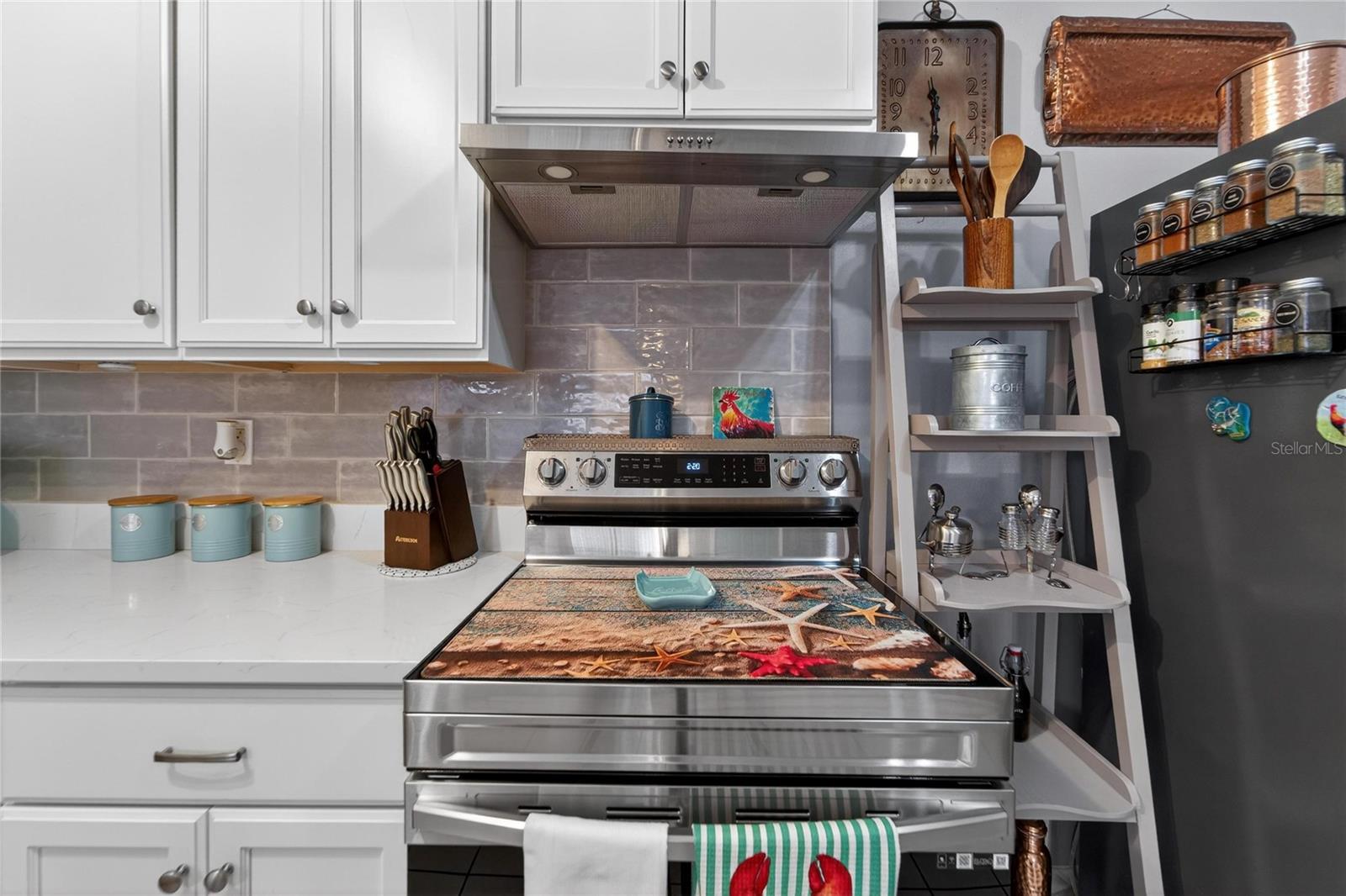 BAY CREST CONDO PH II - Residential