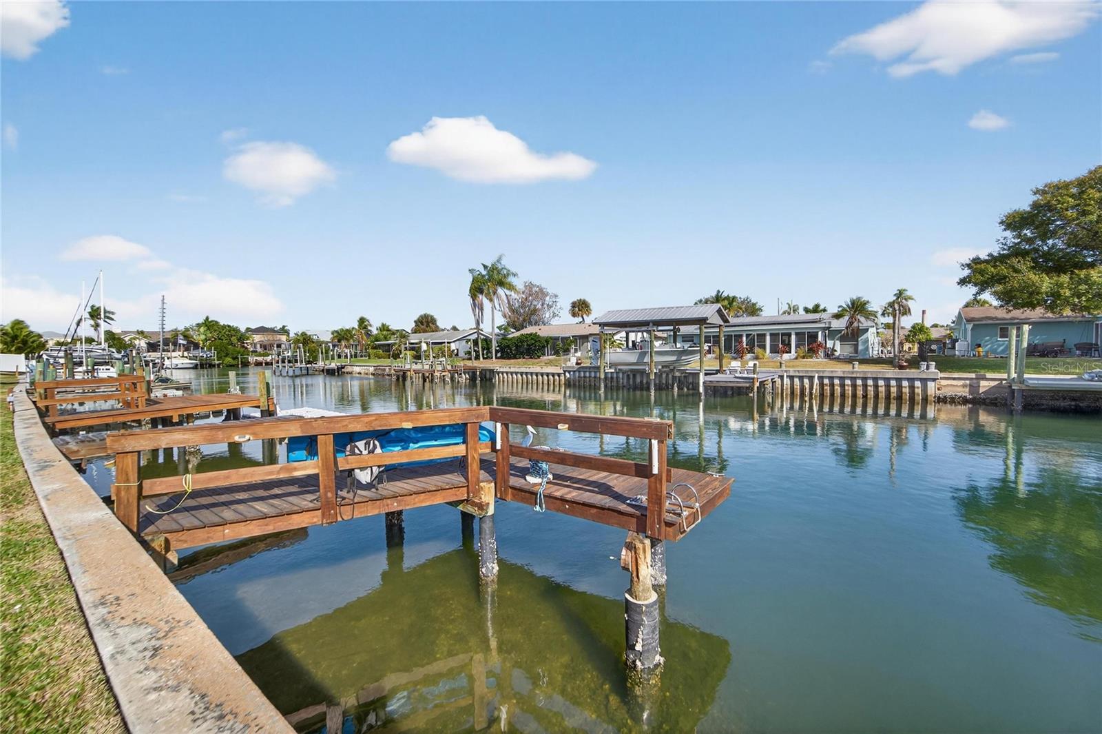 BAY CREST CONDO PH II - Residential