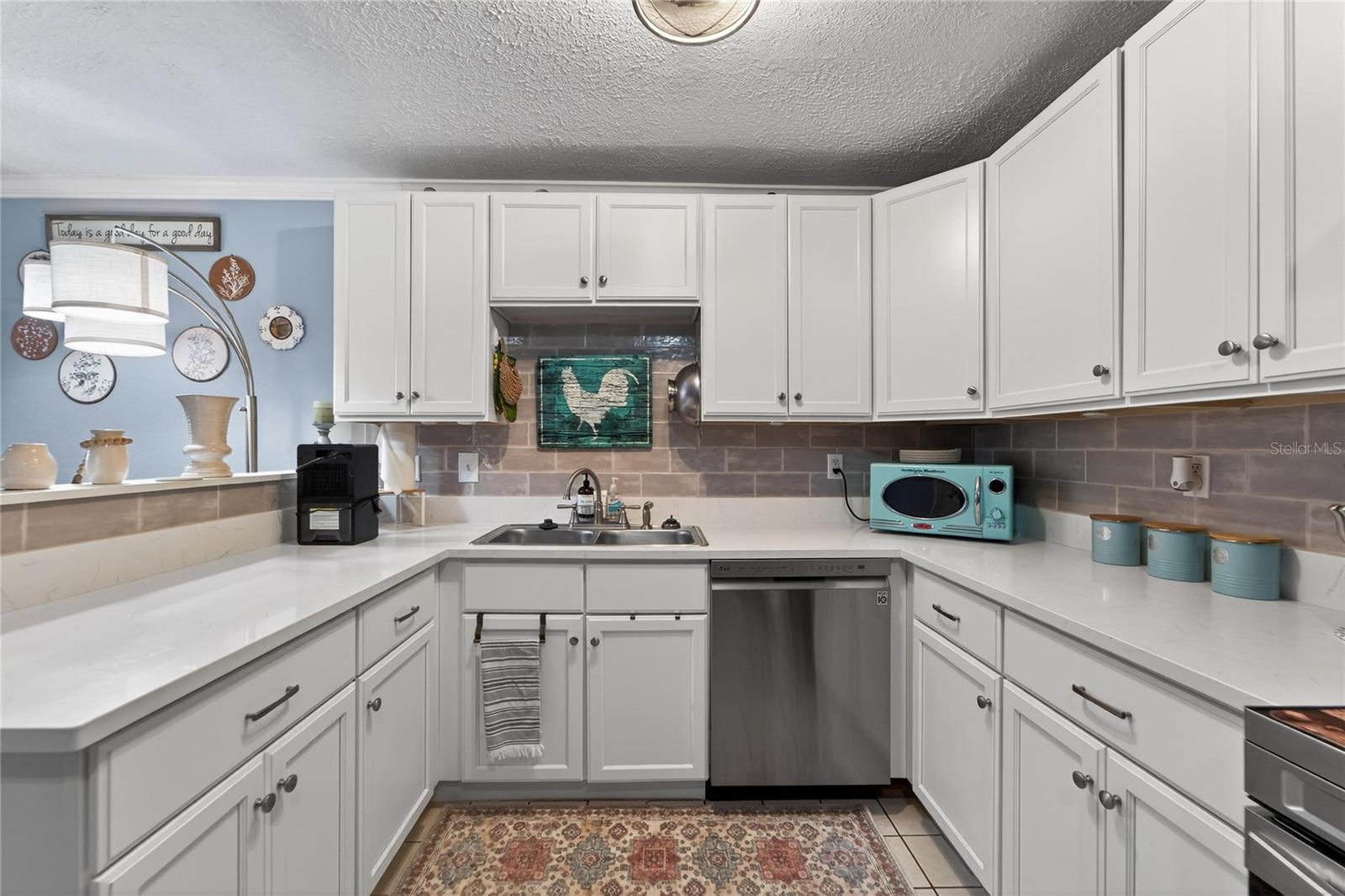 BAY CREST CONDO PH II - Residential