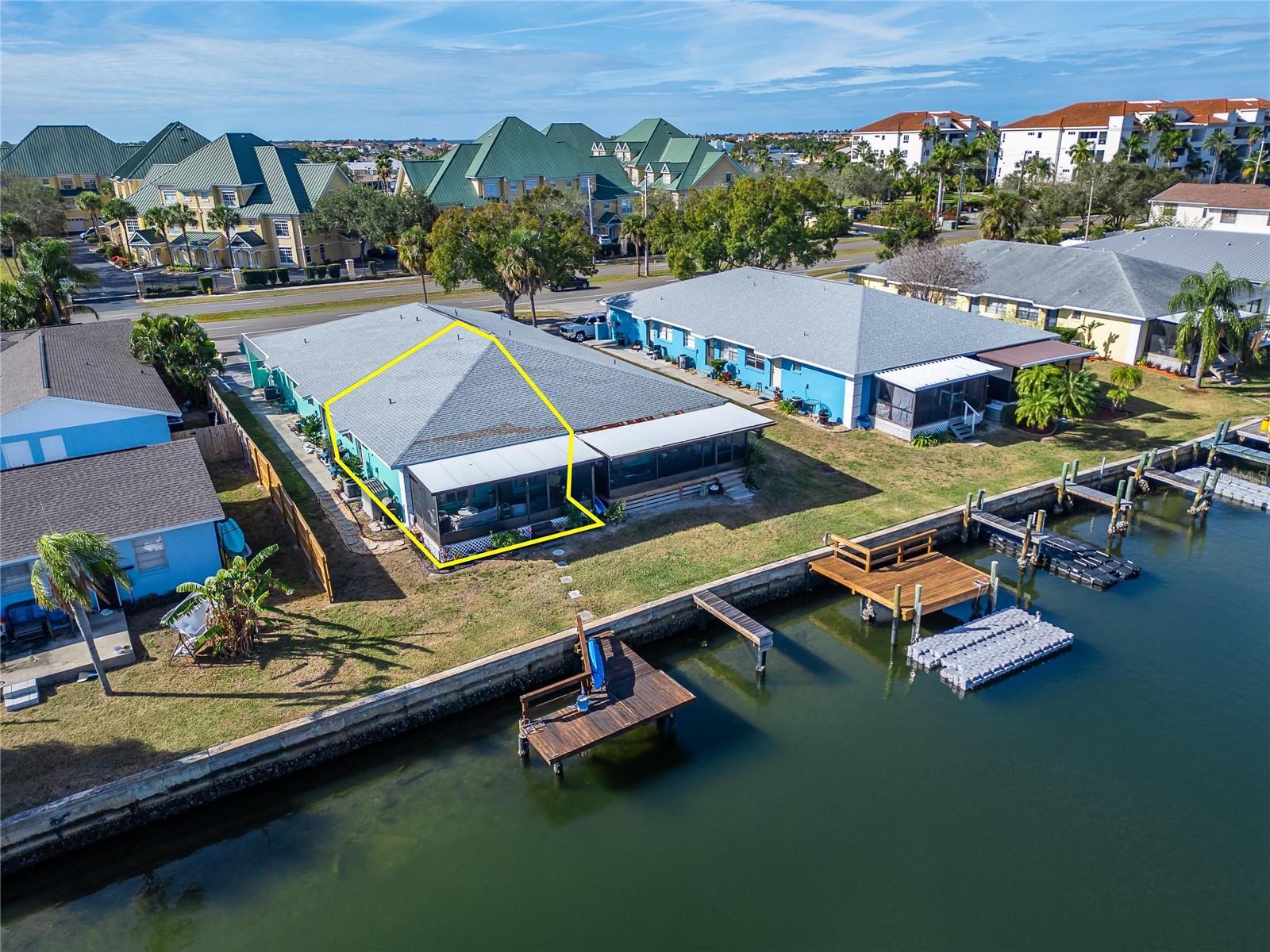 BAY CREST CONDO PH II - Residential