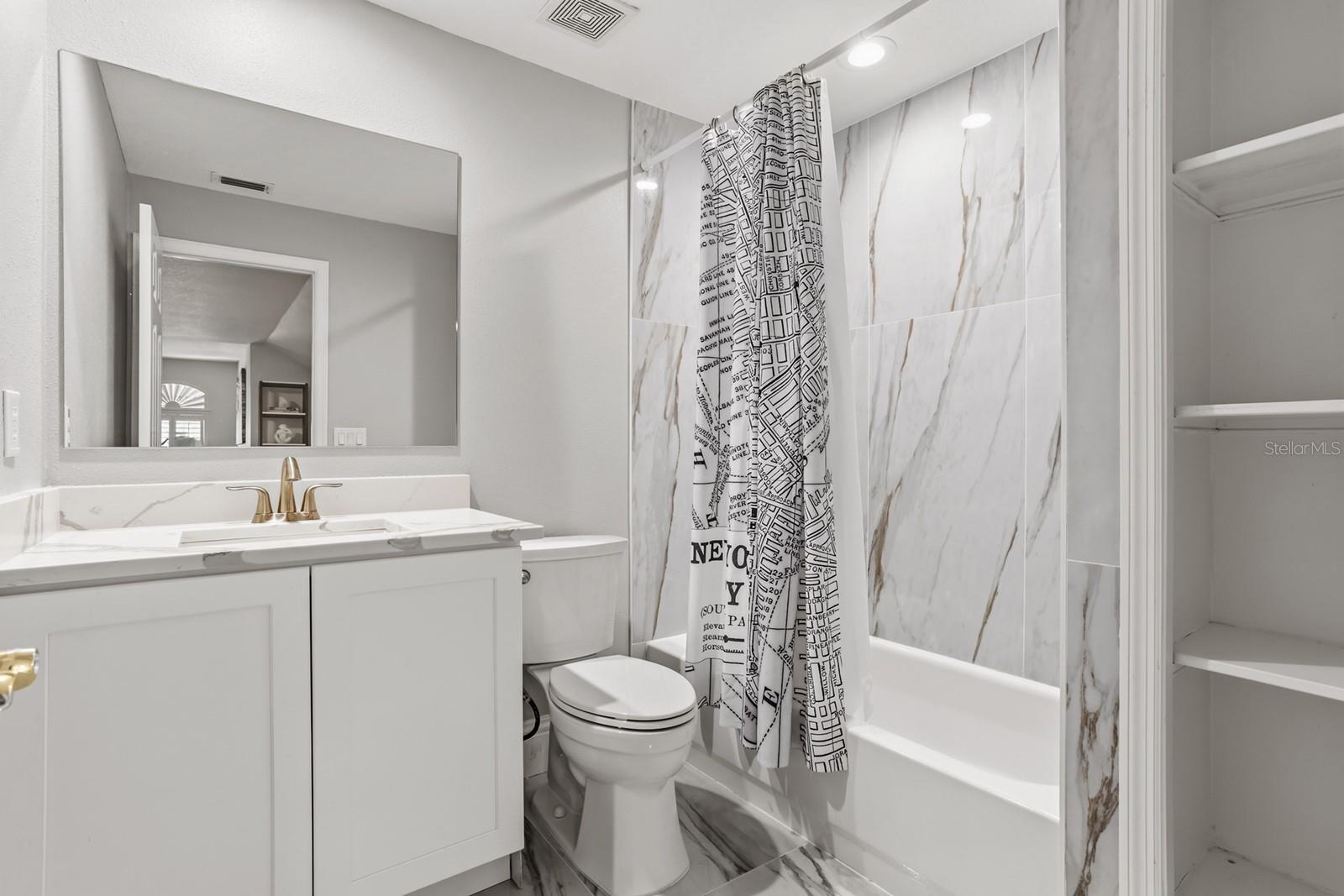 PALM LAKE - Residential