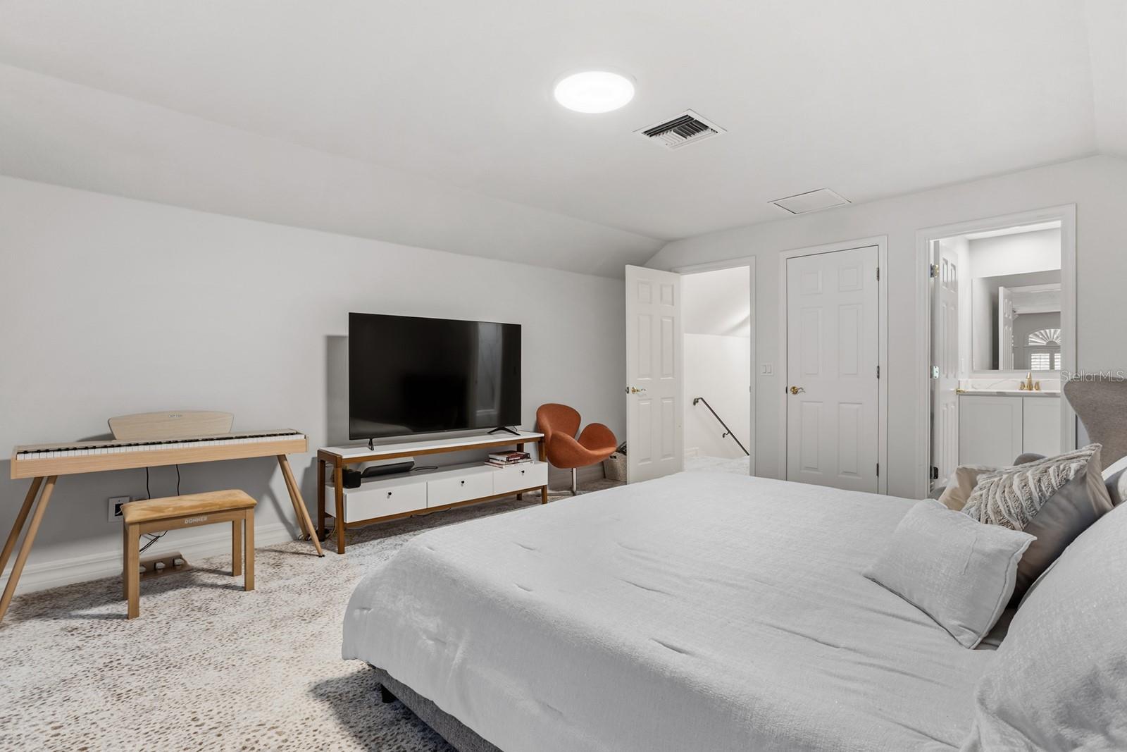 PALM LAKE - Residential