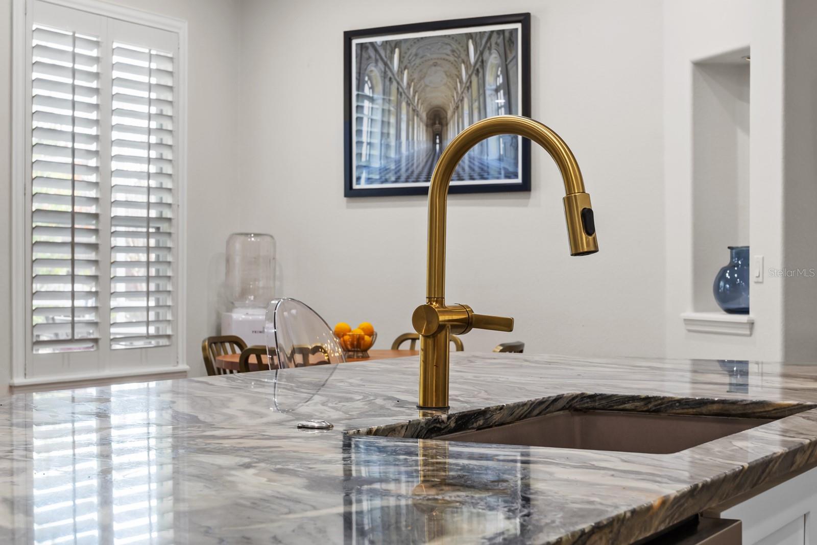 PALM LAKE - Residential