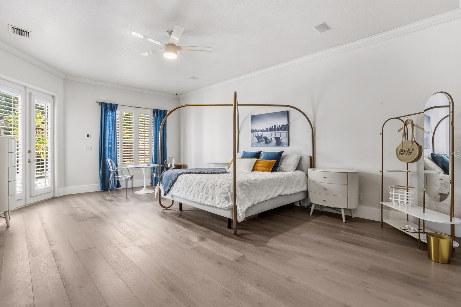 PALM LAKE - Residential