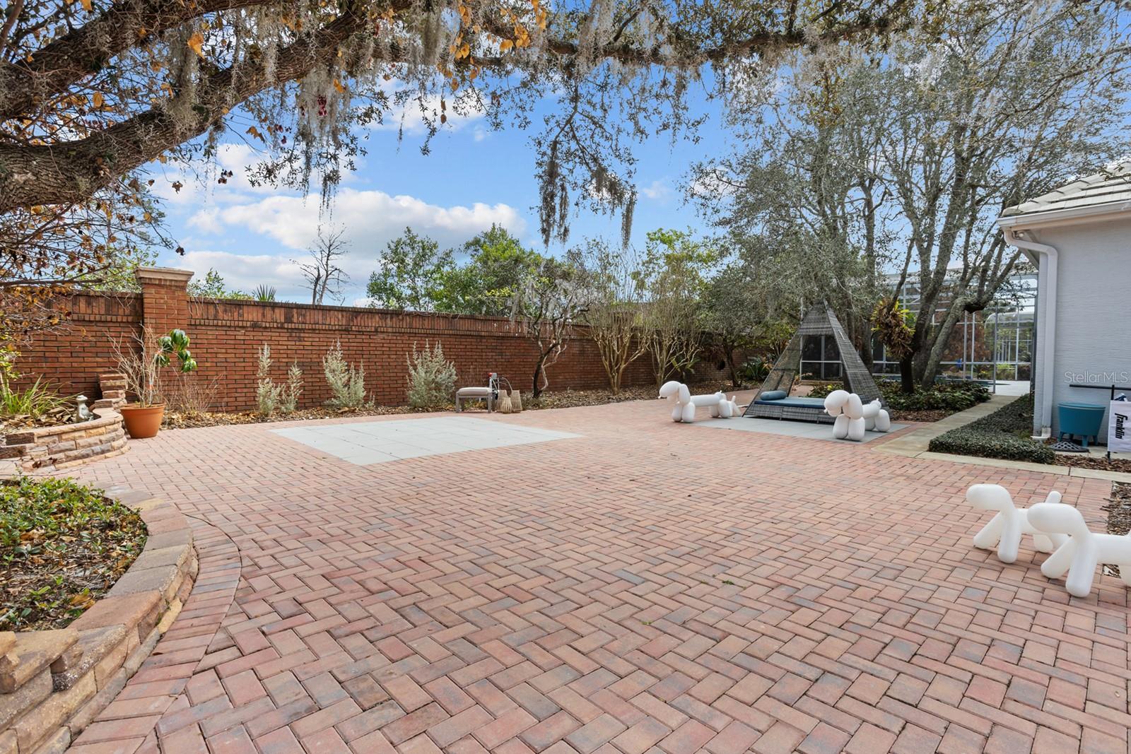 PALM LAKE - Residential