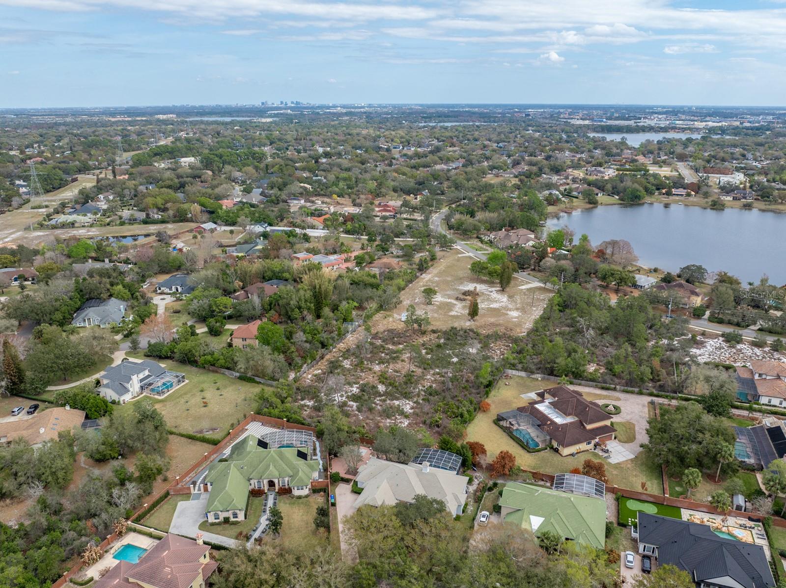 PALM LAKE - Residential