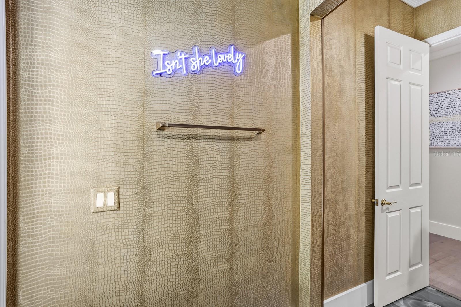 PALM LAKE - Residential