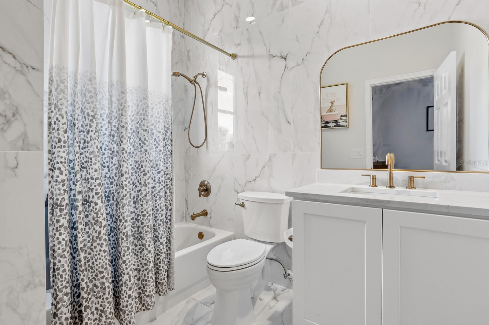 PALM LAKE - Residential