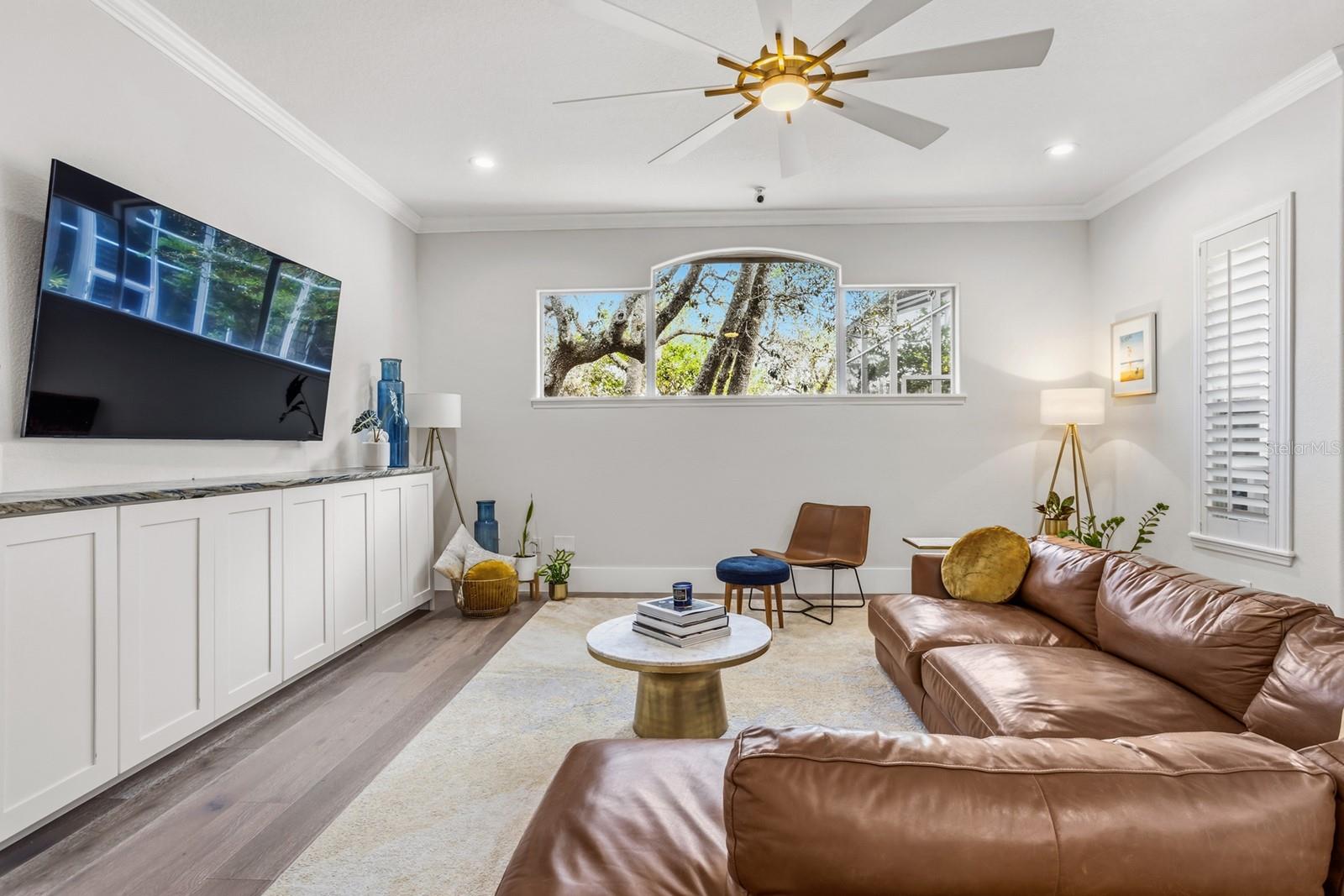 PALM LAKE - Residential