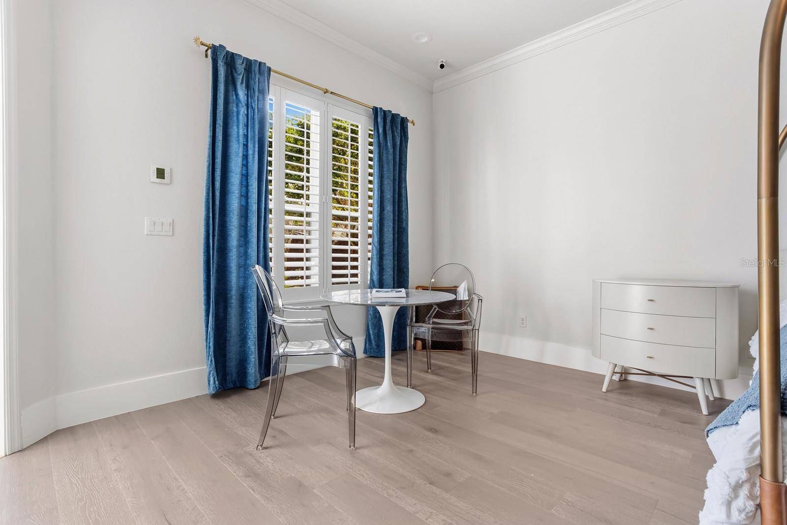 PALM LAKE - Residential