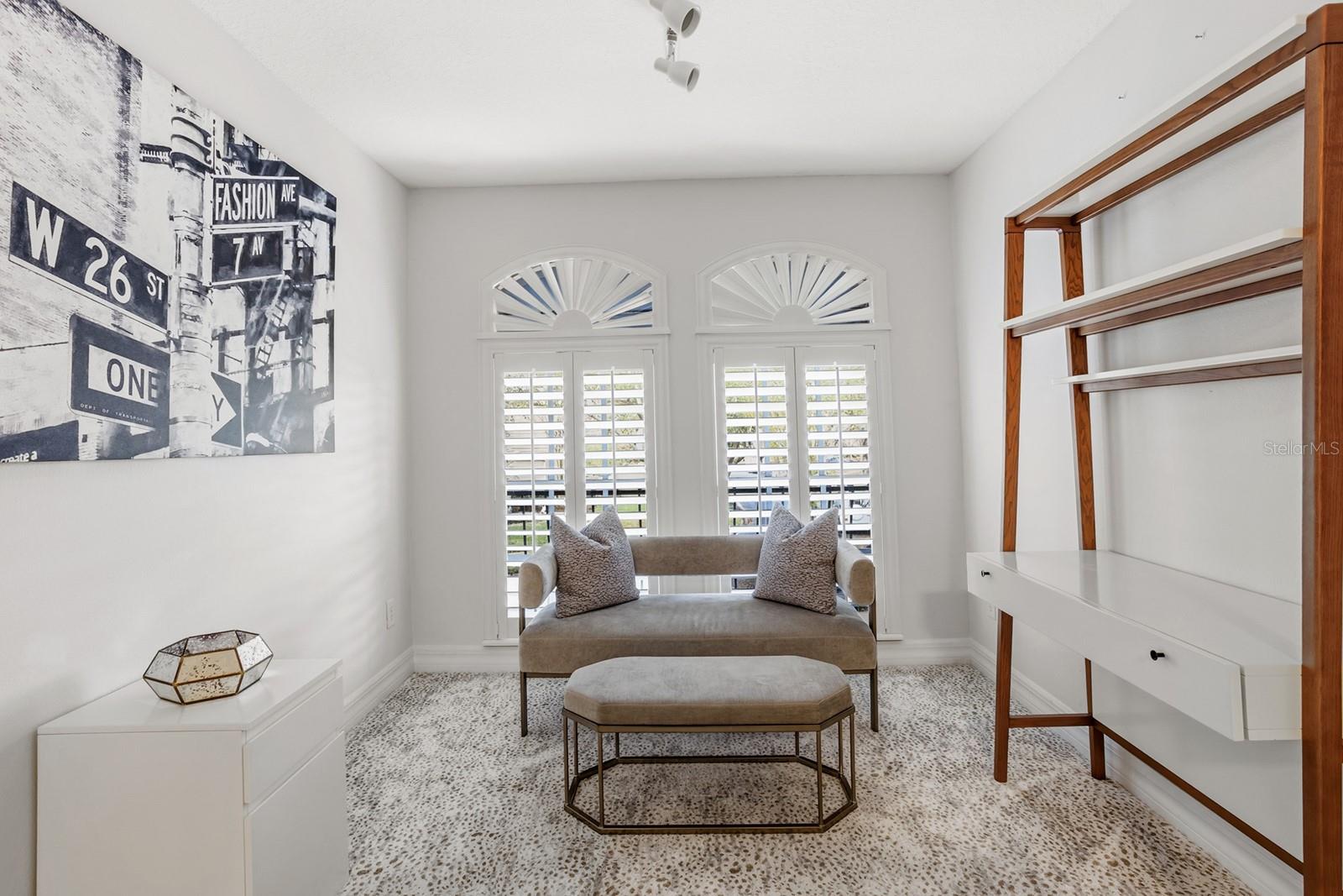 PALM LAKE - Residential