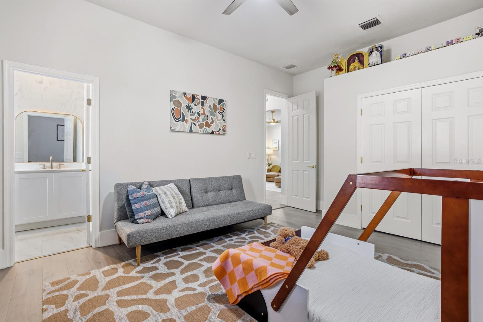 PALM LAKE - Residential