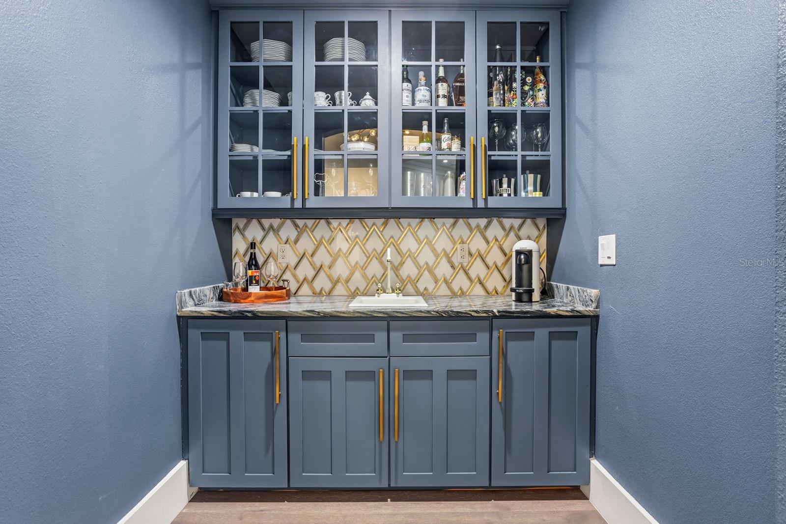 PALM LAKE - Residential