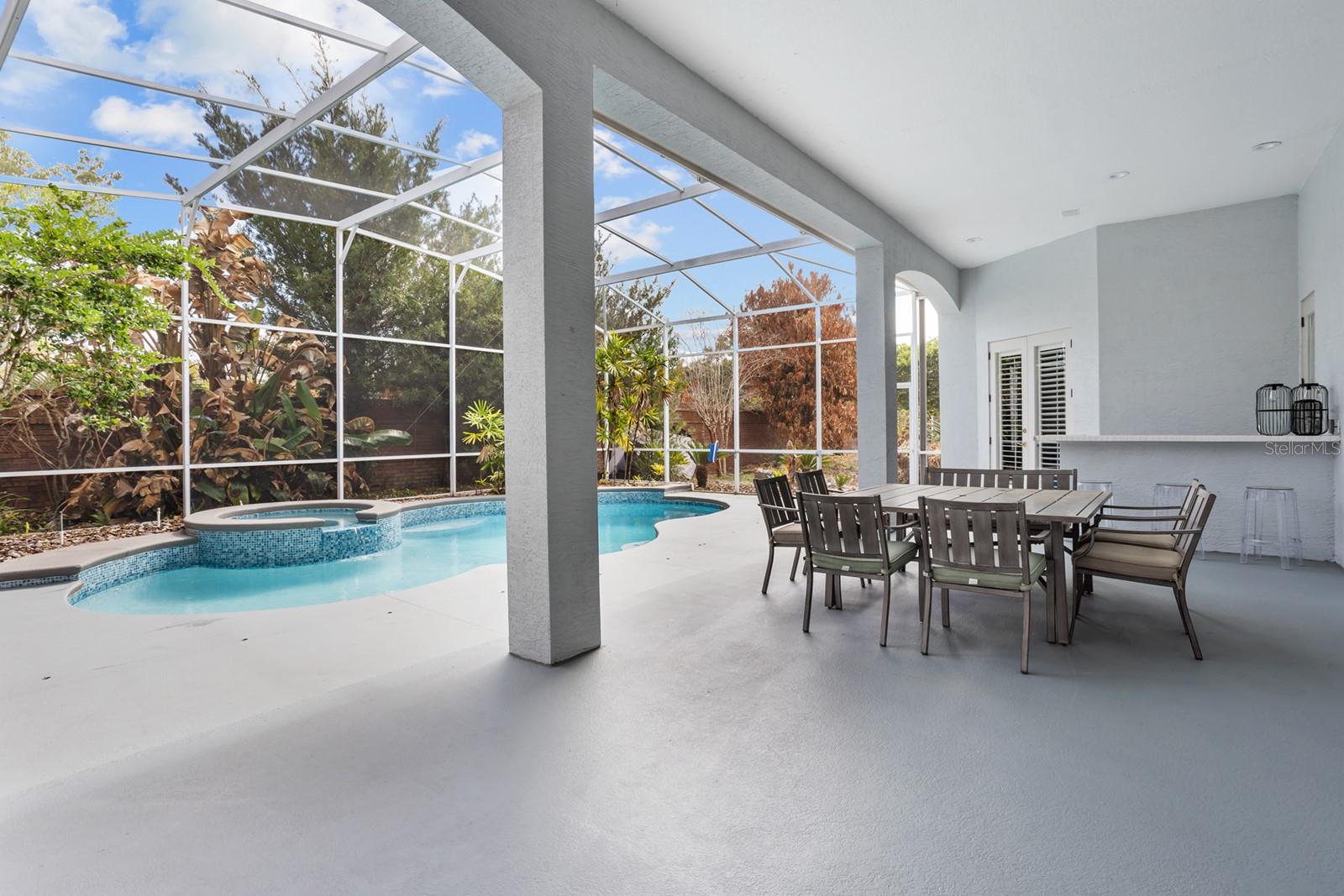 PALM LAKE - Residential