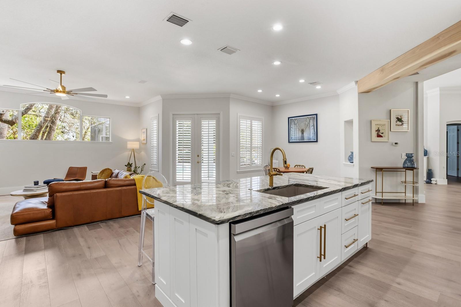 PALM LAKE - Residential