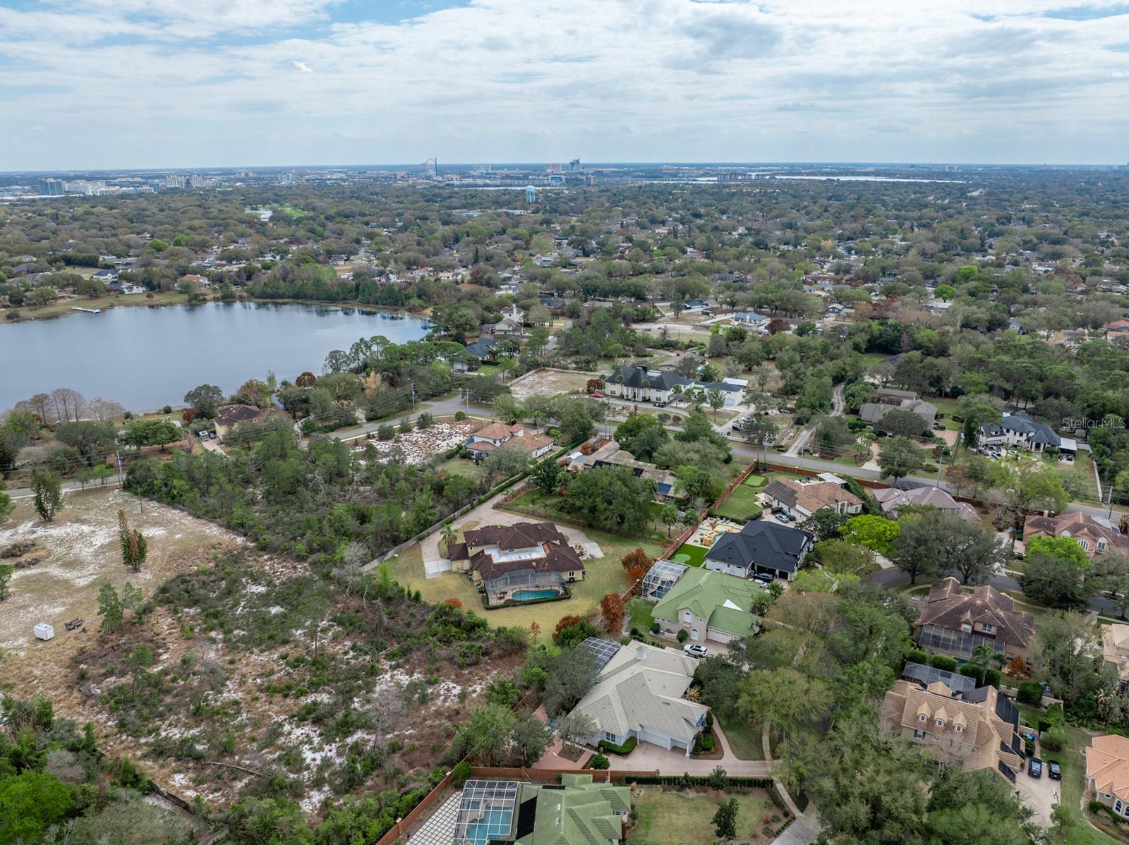 PALM LAKE - Residential