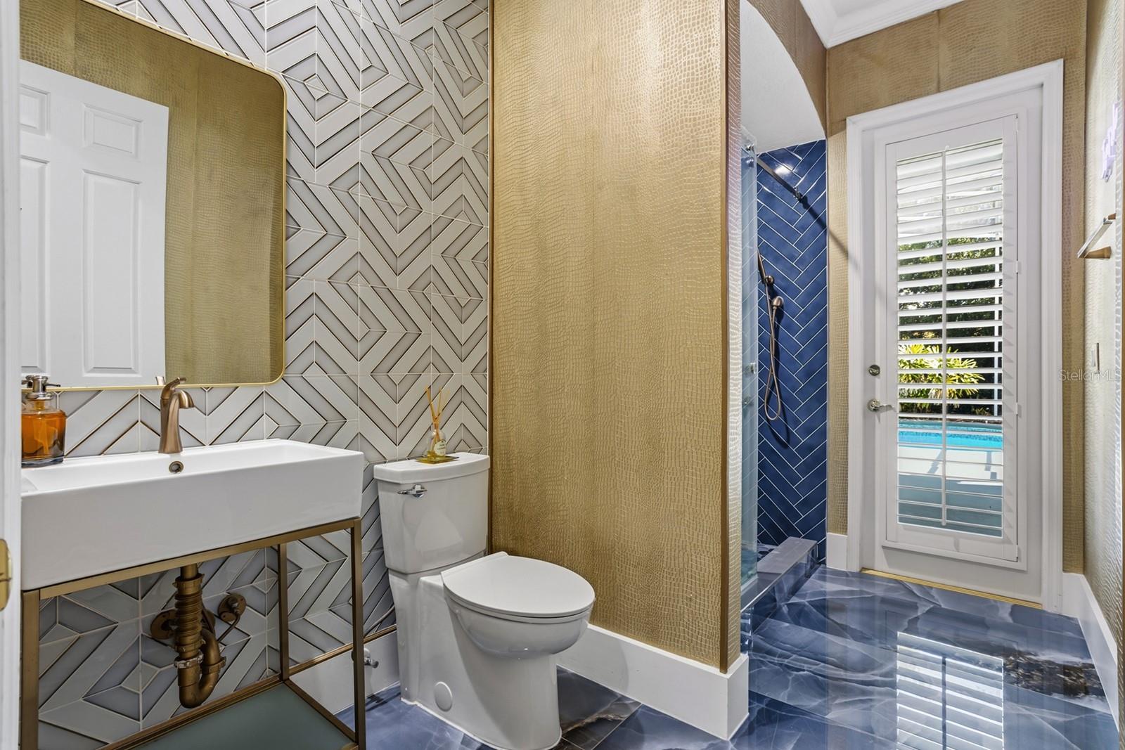 PALM LAKE - Residential