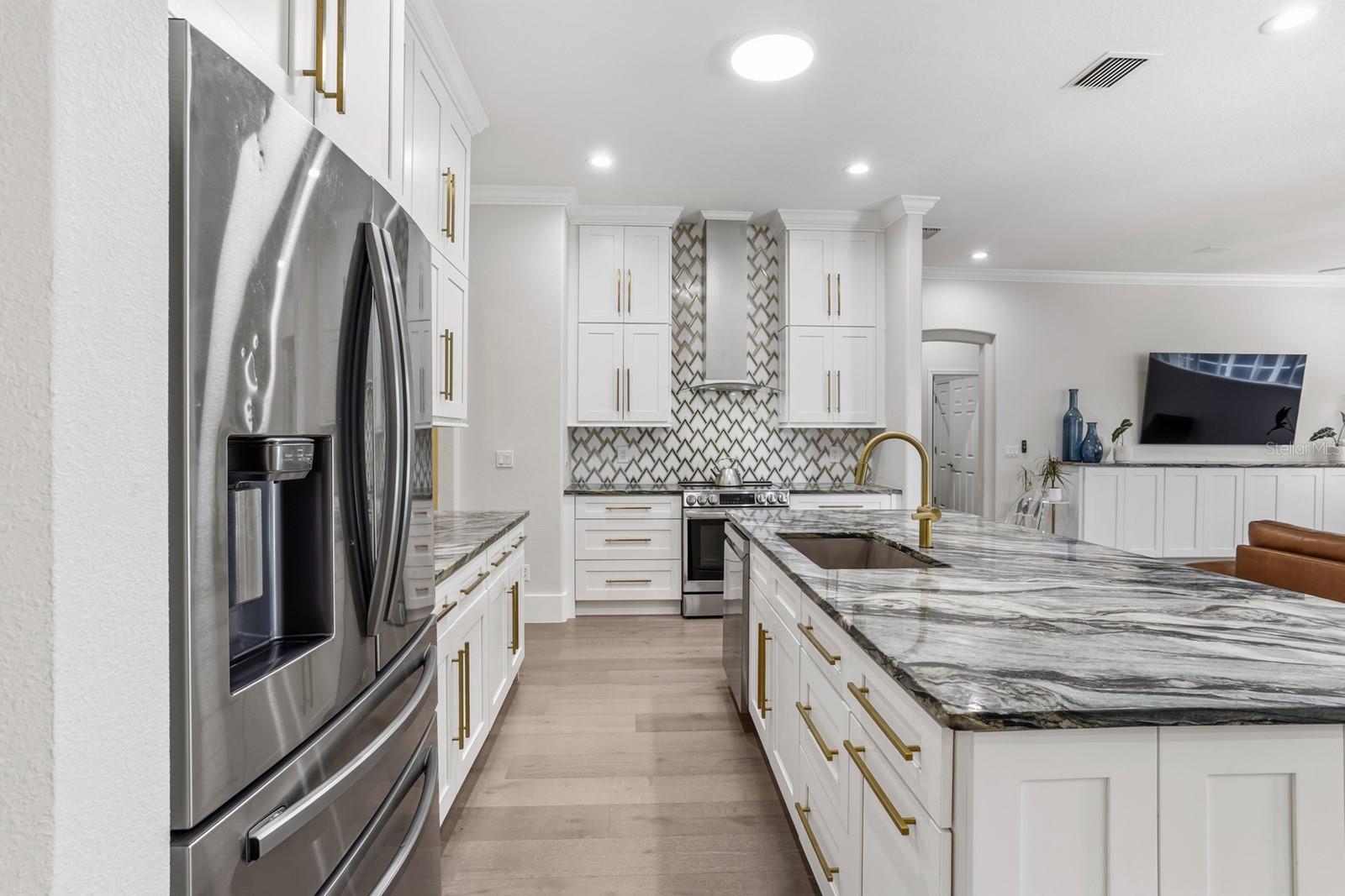 PALM LAKE - Residential