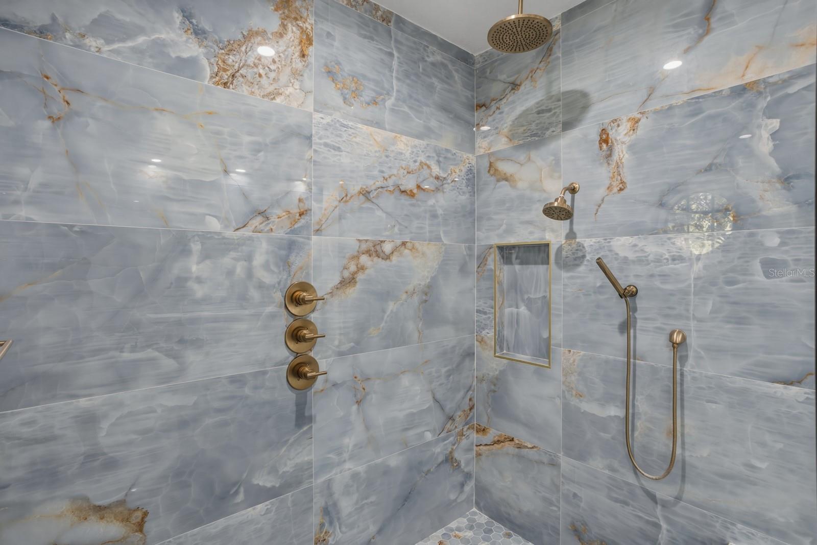 PALM LAKE - Residential