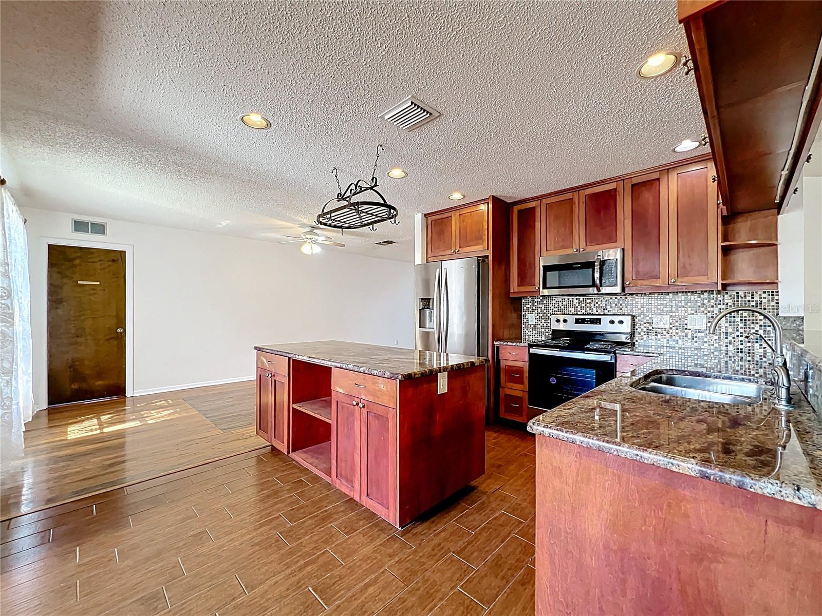 SEMINOLE COUNTRY - Residential