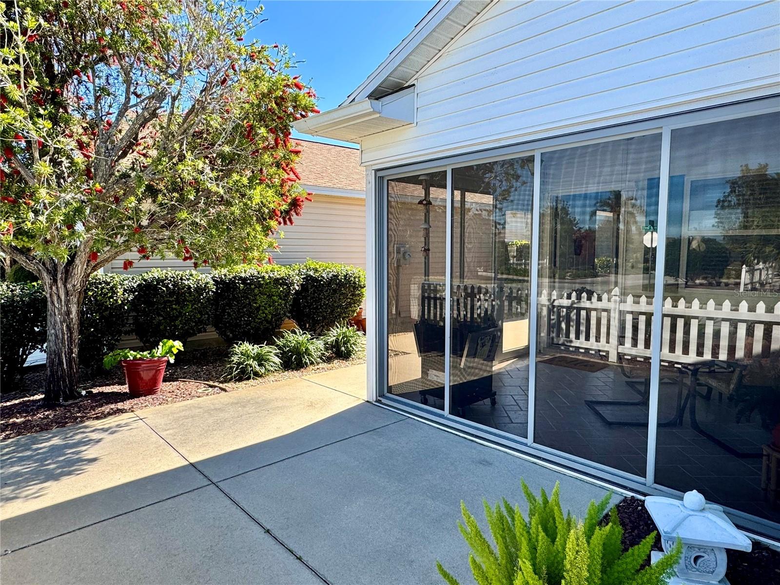 2569 ERROL TERRACE