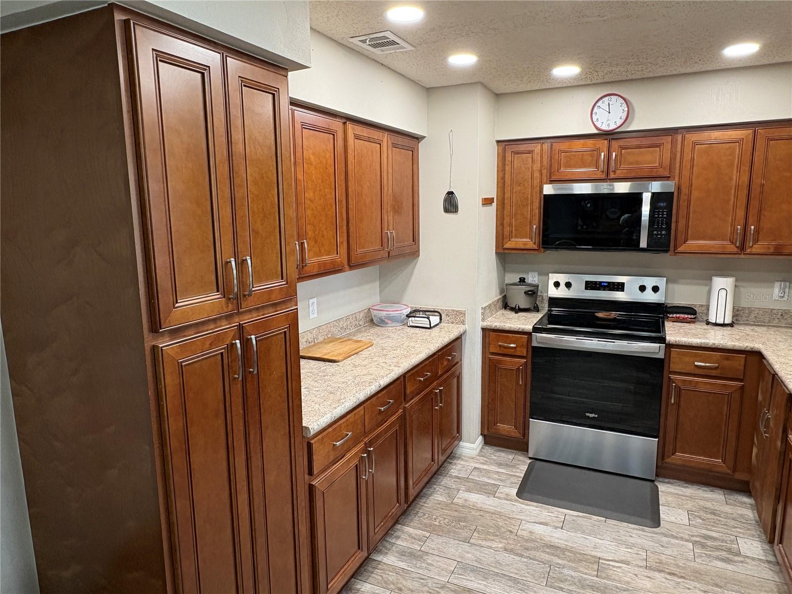 TWIN T OAKS - Residential